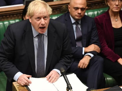 El primer ministro británico Boris Johnson durante el debate de este sábado en el Parlamento. En vídeo, declaraciones de Johnson.