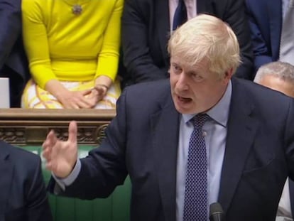 El primer ministro del Reino Unido, Boris Johnson, este sábado en la Cámara de los Comunes. En vídeo, el resultado de la votación y declaraciones de Johnson.