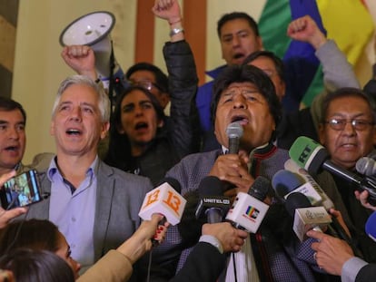 Evo Morales, durante un mensaje este domingo. En vídeo, el presidente de Bolivia confía en el voto rural para evitar una segunda vuelta.