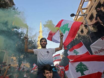 Manifestantes libaneses, este lunes en Beirut.