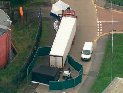 Imagen del camión en el que han encontrado los 39 cadáveres. En vídeo, declaración de Pippa Mills, jefa adjunta de la policía de Essex.