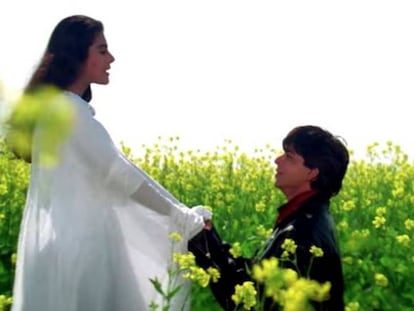 Un fotograma de 'Dilwale Dulhania Le Jayenge'. En vídeo, tráiler de la película.