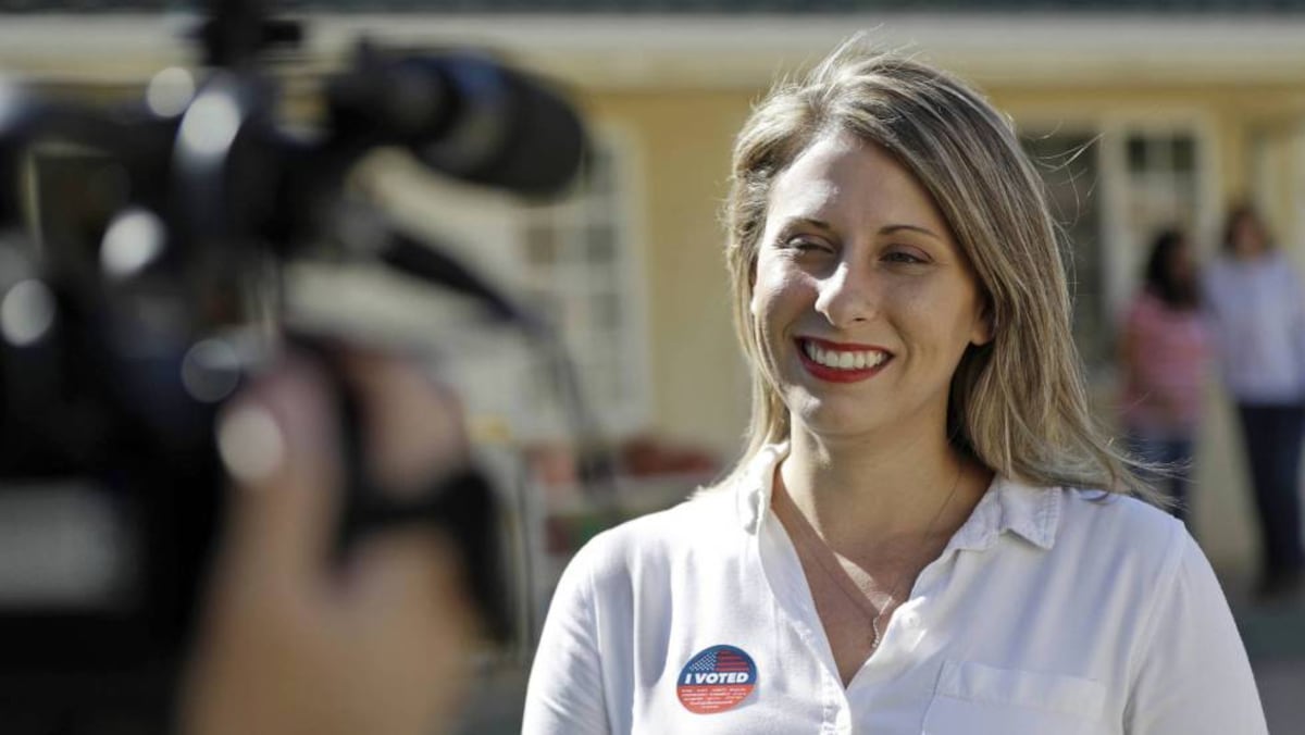 Un ESCÁNDALO SEXUAL liquida a KATIE HILL, una de las jóvenes estrellas  demócratas del Congreso