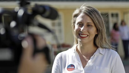 Katie Hill, el día de las elecciones legislativas, 6 de noviembre de 2018. En vídeo, sus declaraciones tras el escándalo que ha provocado su dimisión.