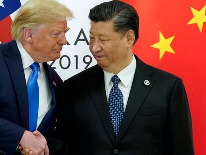Donald Trump saluda a Xi Jinping, durante la reunión del G20 el pasado junio. En vídeo, declaraciones de Gao Feng, portavoz del Ministerio de Comercio, sobre el acuerdo.