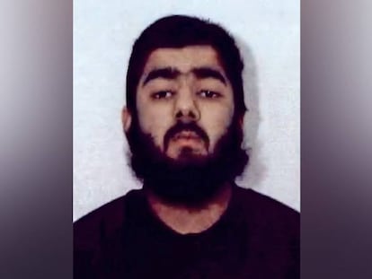 Imagen de Usman Khan facilitada por la Policía de West Midlands en febrero de 2012. En vídeo, las imágenes del atentado.