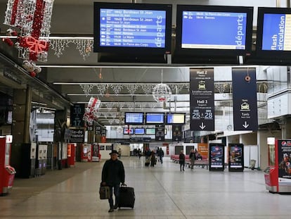 La estación de tren de Montparnasse, vacía por la jornada de huelga. En vídeo, las claves de las protestas.