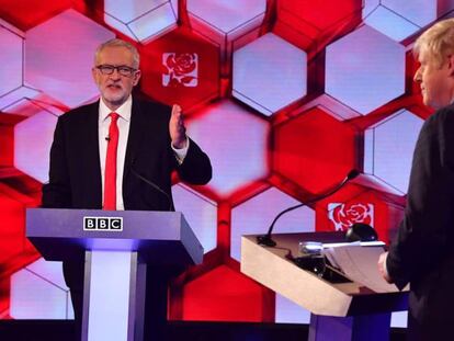 Jeremy Corbyn habla durante el debate en la BBC con Boris Johnson, este viernes. En vídeo, el enfrentamiento de los dos candidatos por el Brexit.
