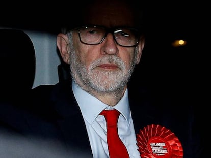 Jeremy Corbyn, durante la noche electoral. En vídeo, crónica de la victoria en las urnas de Boris Johnson y análisis de Xavier Vidal-Folch.