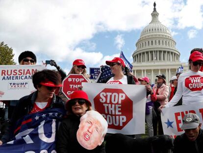 Simpatizantes de Trump protestan contra el ‘impeachment’, frente al Capitolio el pasado octubre. En vídeo, así contamos las claves del proceso cuando estalló el caso (27-09-19).