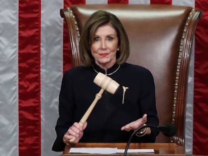 La presidenta de la Cámara de Representantes, Nancy Pelosi, durante el debate, este miércoles. En vídeo, las reacciones del Presidente.