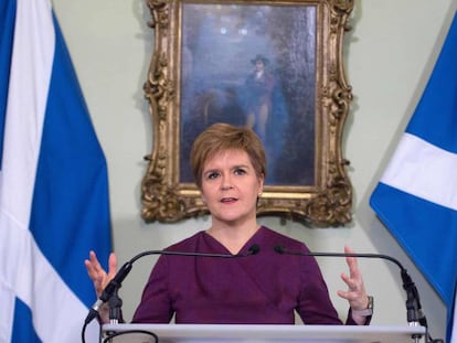 La ministra principal de Escocia, Nicola Sturgeon, este jueves, en su residencia oficial de Bufe House, en Edimburgo. En vídeo, declaraciones de Sturgeon.