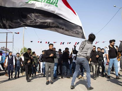 Estudiantes iraquíes se manifiestan este miércoles en Basora (Irak) contra la escalada de tensión entre Irán y EE UU. En vídeo, la situación entre ambos países.