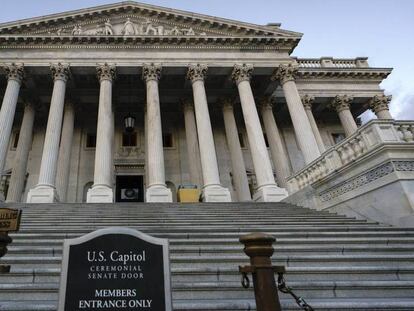 La entrada al Senado bloqueada durante el inicio del juicio político. En vídeo, se activa el 'impeachment' contra Trump.