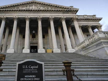 La entrada al Senado bloqueada durante el inicio del juicio político. En vídeo, se activa el 'impeachment' contra Trump.