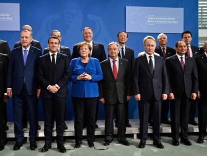 Los máximos representantes de la contienda libia, este domingo, en Berlín. En vídeo, declaraciones de Merkel y Guterres.