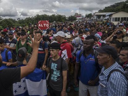 La caravana migrante, en la frontera de El Ceibo. En video, imágenes de la caravana.