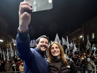 Matteo Salvini con la candidata de la Liga en Emilia Romaña, Lucia Borgonzoni. En vídeo, sus declaraciones tras conocer la derrota.