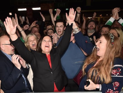 La líder del Sinn Féin, Mary Lou McDonald, este domingo en Dublín. En vídeo, sus declaraciones sobre la posible formación del nuevo Gobierno.