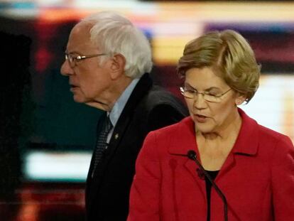Elizabeth Warren y Bernie Sanders, en un debate en New Hampshire. En vídeo, el análisis de cuatro especialistas sobre el candidato Sanders.