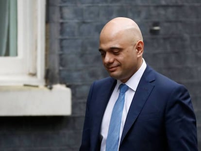 Sajid Javid, a su llegada a Downing Street, el 13 de febrero de 2020. En vídeo, declaraciones de su sucesor.