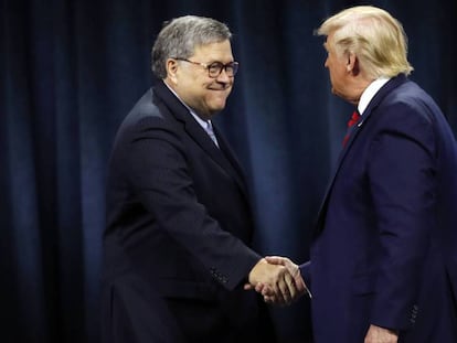 Donald Trump y William Barr, en una imagen de archivo. En vídeo, declaraciones de Barr en exclusiva a ABC News el pasado 13 de febrero.