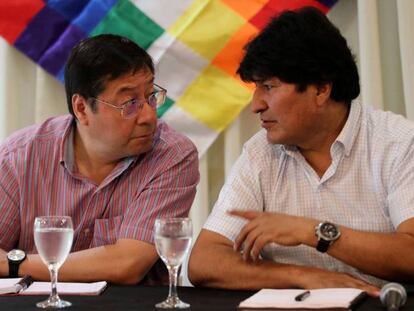 Evo Morales, el expresidente de Bolivia, junto a Luis Arce, candidato por el MAS, en Buenos Aires. En vídeo, el anuncio del Tribunal Supremo Electoral.