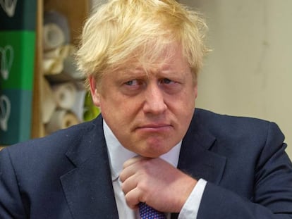 El primer ministro del Reino Unido, Boris Johnson, este sábado en Londres. En vídeo, declaraciones del secretario permanente del Ministerio del Interior, Philip Rutnam.