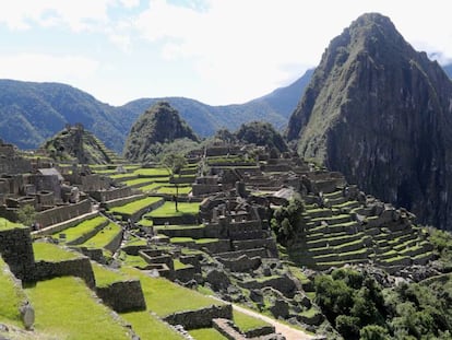 Imagen de archivo de la ciudadela de Machu Picchu (Perú). En vídeo, las primeras peronas en volver a la zona turística.
