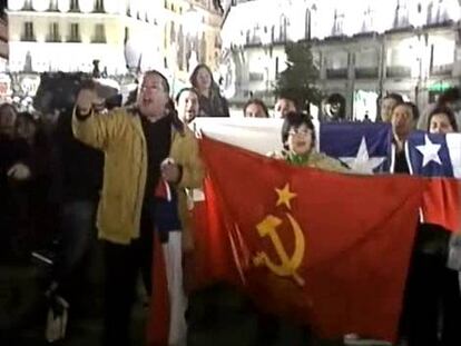 Decenas de personas se concentran en la Puerta del Sol