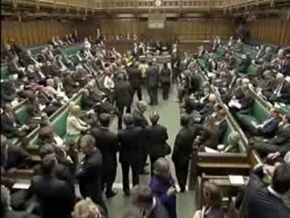 Tony Blair afronta otra crisis en su partido