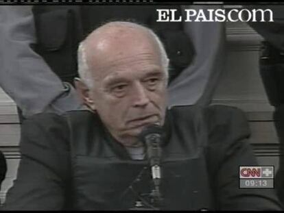La justicia argentina condena al sacerdote católico Christian Von Wernich por siete asesinatos cometidos durante la dictadura militar.