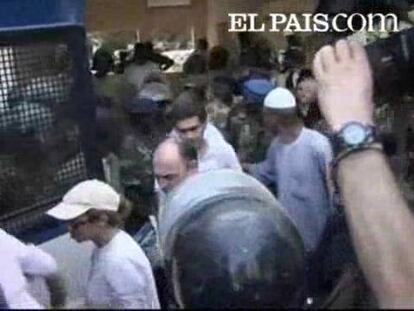 Los seis miembros de la agencia de cooperación que intentaron sacar ilegalmente del país a un centenar de niños africanos han sido ya excarcelados.