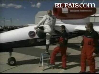 Un grupo de excursionistas ha encontrado en el norte de California ropa y artículos personales que posiblemente pertenezcan al millonario aventurero Steve Fossett, quien está perdido hace más de un año. Fossett, de 63 años, desapareció en su avión, luego de despegar del desierto de Nevada en septiembre del 2007.