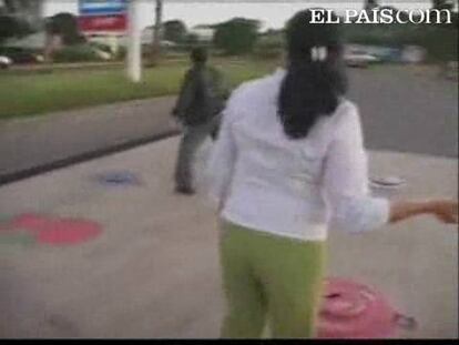 Nicaragua sigue envuelta en los disturbios que estallaron tras las elecciones municipales del pasado domingo. Unos comicios que han provocado un aumento de la violencia entre sandinistas y seguidores liberales de la oposición, que acusan de fraude electoral al Gobierno. Los enfrentamientos han causado por el momento, cuatro heridos, dos de ellos, adolescentes con heridas de bala.