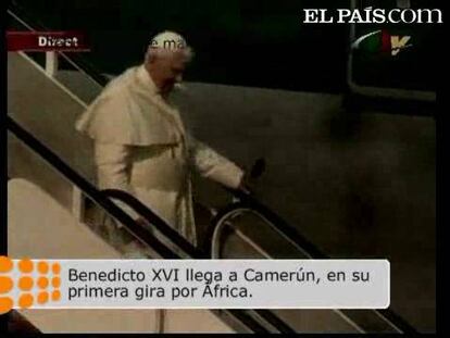 El papa Benedicto XVI ha aterrizado en Yaundé en lo que supone el incio de su primera gira por África. El Pontífice se ha mostrado ilusionado con este viaje, por el gran recibimiento que ha tenido. La gira le llevará también a Angola.