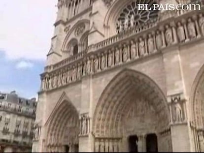 Francia recordó hoy, en una ceremonia celebrada en la catedral de Notre Dame de París, a las 228 personas que viajaban en el vuelo de Air France, en una celebración de carácter interconfesional.El presidente francés, Nicolas Sarkozy, acompañado de su esposa, Carla Bruni, miembros del Gobierno, compañeros de la tripulación de la aerolínea y familiares de los pasajeros participaron, entre otros, en el acto.Un total de 228 velas fueron encendidas en el acto, en recuerdo de los desaparecidos, la mayor parte de ellos franceses, brasileños y alemanes y de hasta un total de más de treinta nacionalidades, entre ellos dos españoles.