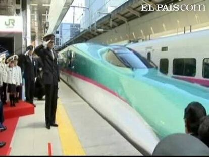 Este sábado se ha presentado en Japón el último modelo de Shinkansen o tren bala capaz de alcanzar 300 kilómetros por hora. Más silencioso, más veloz, más aerodinámico.