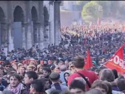 Grupos de encapuchados revientan la marcha de 200.000 romanos