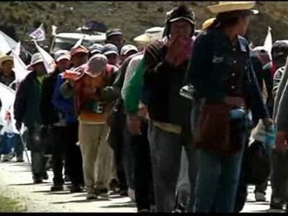 Los indígenas esperan a Morales en el centro de La Paz para negociar