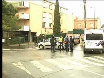 La policía francesa acorrala en una casa de Toulouse de madrugada al presunto asesino de siete personas.