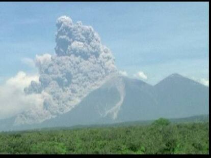 Más de 10.000 evacuados por la erupción de un volcán en Guatemala