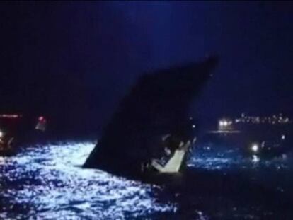 Al menos 37 muertos al chocar dos barcos en Hong Kong