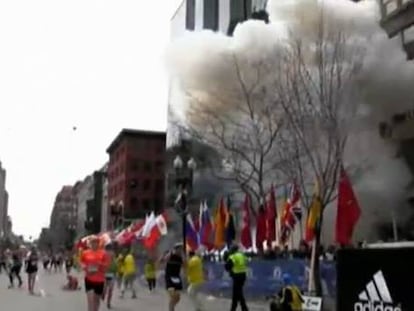 Heridos y destrozos tras la primera explosión.
