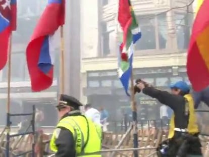 Los servicios de emergencia atienden a los heridos de Boston