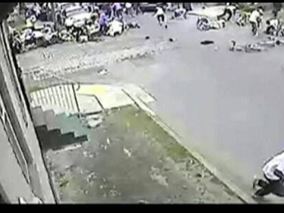 Imágenes del momento del tiroteo captadas por una cámara de seguridad.