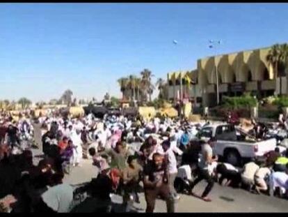 Un grupo de seguidores de Morsi, tiroteados durante el rezo del viernes.