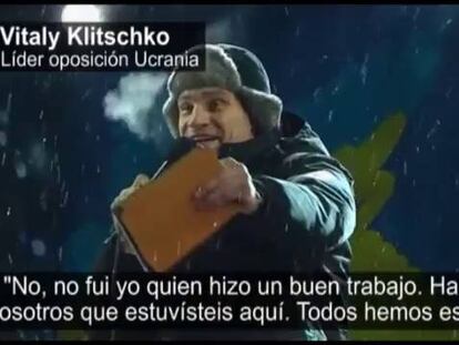 El opositor Vitaly Klitchcó se dirige a los manifestantes tras la caída del Gobierno ucranio.