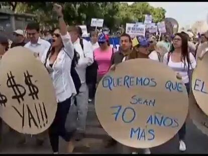 Manifestación de trabajadores de la prensa en Caracas para reclamar que se eliminen las trabas a la importación de papel.