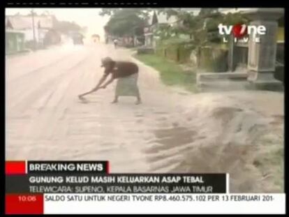 Más de 200.000 evacuados por la erupción del volcán Kelud en Indonesia.